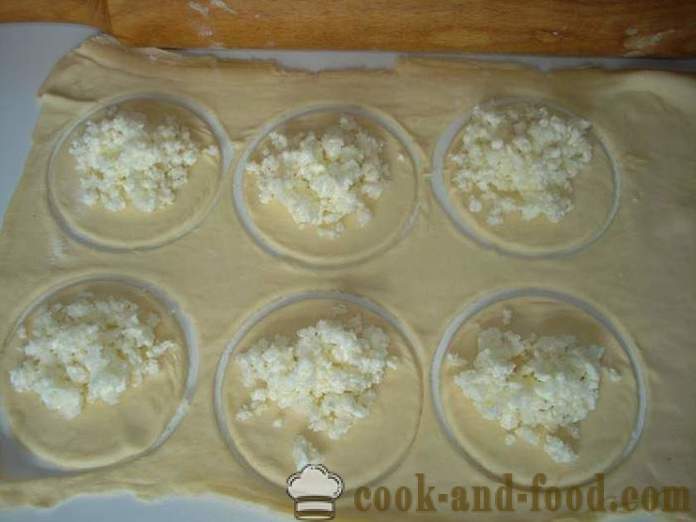 Sochniki con la cabaña de hojaldre de queso - cómo hornear sochniki con hojaldre de queso cottage, un paso a paso de la receta fotos
