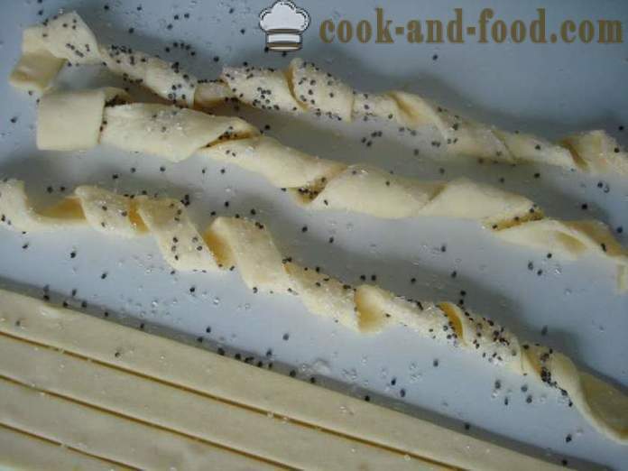Espiral de hojaldre dulce con semillas de amapola y azúcar - cómo cocinar pastelería galletas de hojaldre, con un paso a paso las fotos de la receta
