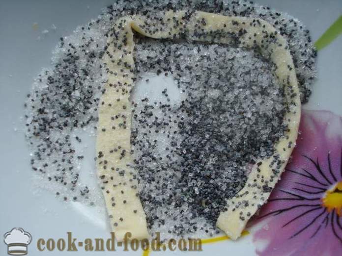 Espiral de hojaldre dulce con semillas de amapola y azúcar - cómo cocinar pastelería galletas de hojaldre, con un paso a paso las fotos de la receta