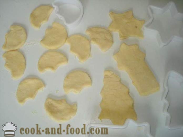 Galletas rápidas y sabrosas de la masa sin levadura escamosa con azúcar y cacahuetes - cómo hacer galletas de hojaldre en el horno, con un paso a paso las fotos de la receta