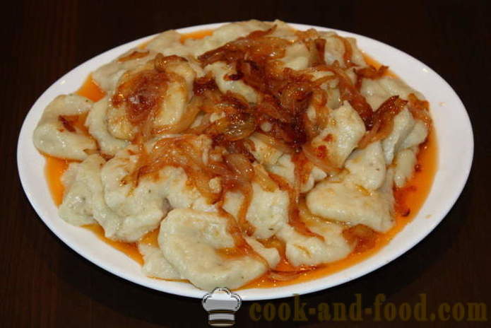 Gnocchi sin carne con salsa de tomate y cebolla - cómo cocinar un ñoquis de patata, un paso a paso de la receta fotos