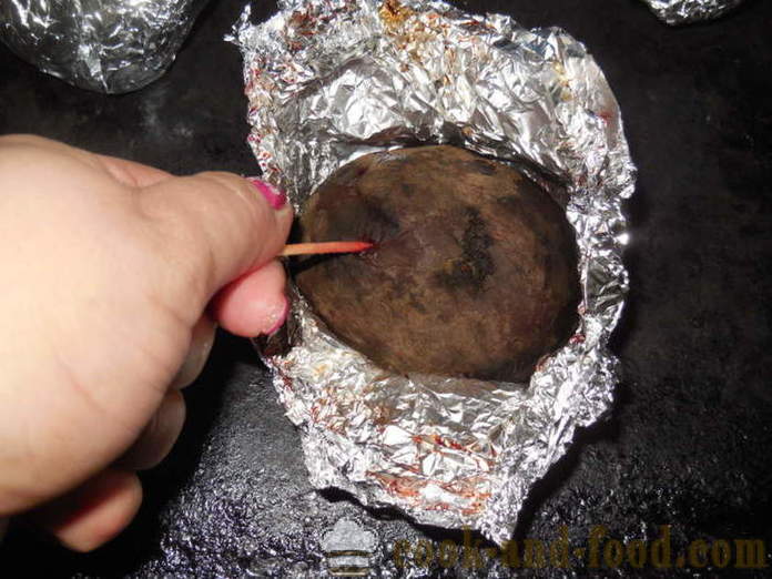 Remolacha al horno con papel para una ensalada - a cocinar las remolachas en el conjunto del horno, un paso a paso de la receta fotos