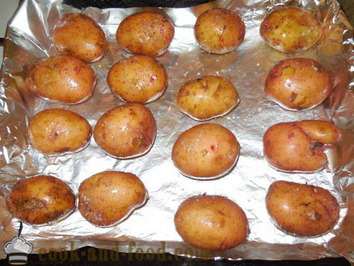 Patatas cocidas al horno en sus chaquetas en el horno - como deliciosas patatas asadas en sus pieles en el horno, con un paso a paso de la receta fotos
