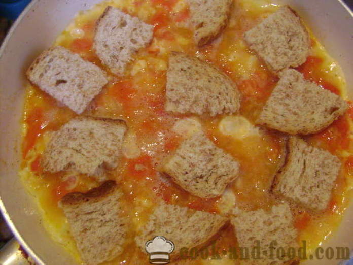 Revueltos en italiano - cómo cocinar huevos revueltos con tomate, queso y pan, con un paso a paso las fotos de la receta