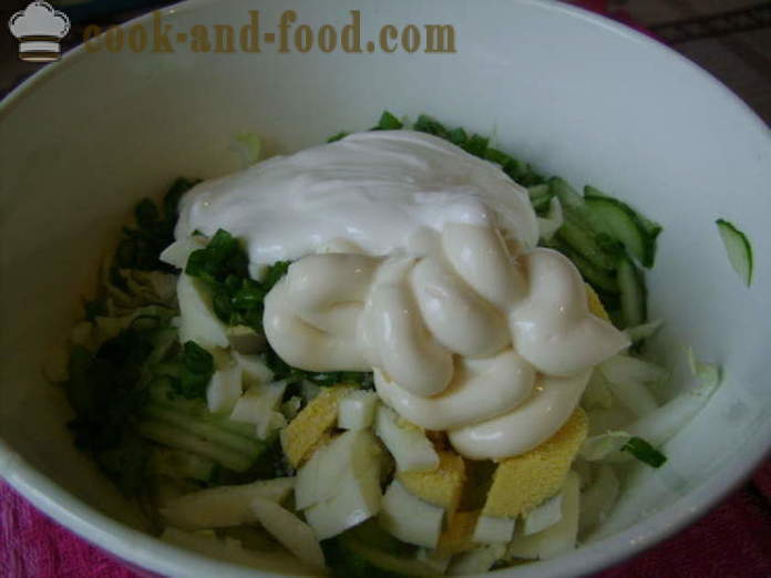 Ensalada de repollo chino, pepino, huevo y cebolla de verdeo - cómo cocinar una deliciosa ensalada de col china, un paso a paso de la receta fotos