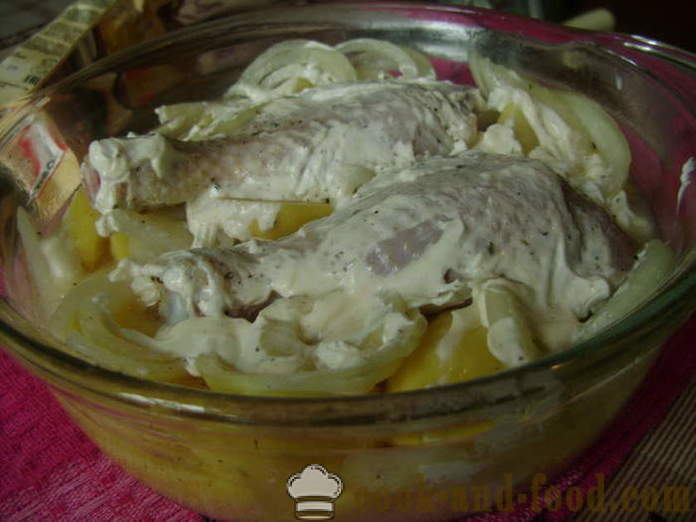 Muslos de pollo con patatas en el horno - cómo cocinar un delicioso muslo de pollo con patatas, un paso a paso de la receta fotos