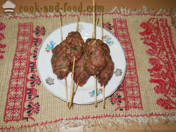 Kebab deliciosa de la carne en el horno - la forma de cocinar el kebab en casa, paso a paso las fotos de la receta