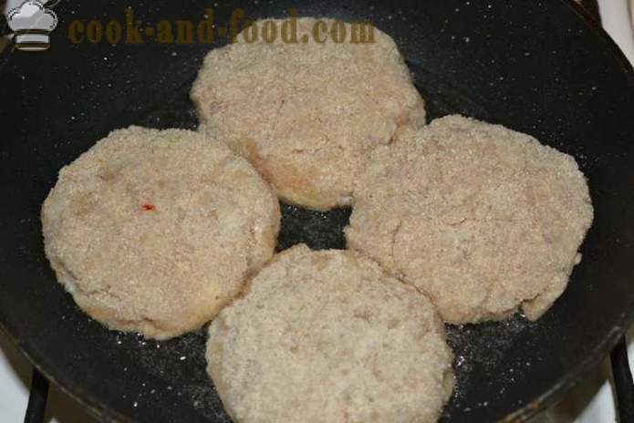 Chuletas jugosas de pechuga de pollo con sémola - Cómo cocinar las empanadas jugosas de pechugas de pollo, un paso a paso de la receta fotos