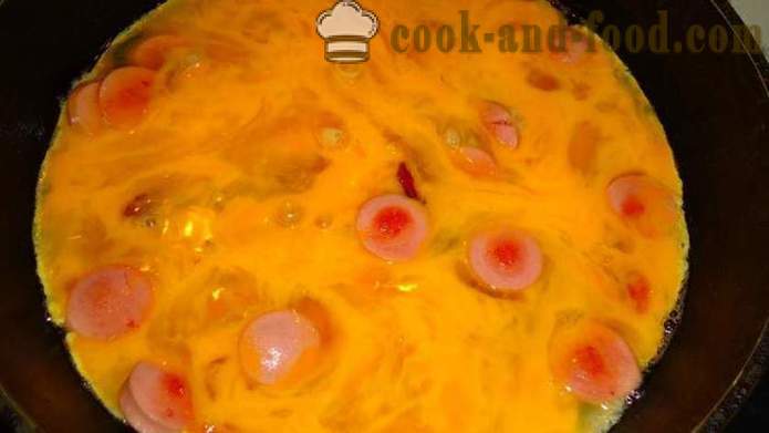 Grandes huevos fritos con salchichas de huevos de avestruz - Cómo cocinar una tortilla de huevos de avestruz, fotos paso a paso de la receta