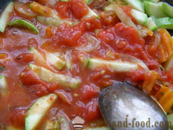 Platija frito en una sartén con verduras y salsa de tomate - cómo cocinar filetes de lenguado frito, fotos paso a paso de la receta