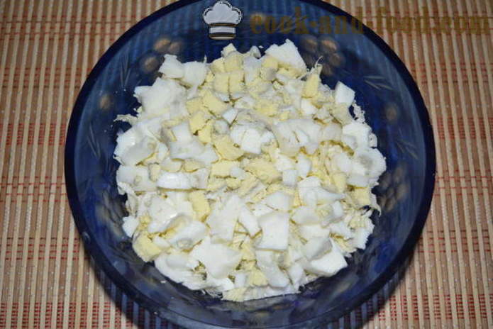 Ensalada de col china con salchicha ahumada, pimientos y maíz enlatado - cómo preparar una ensalada de col china con maíz y salchichas, un paso a paso de la receta fotos