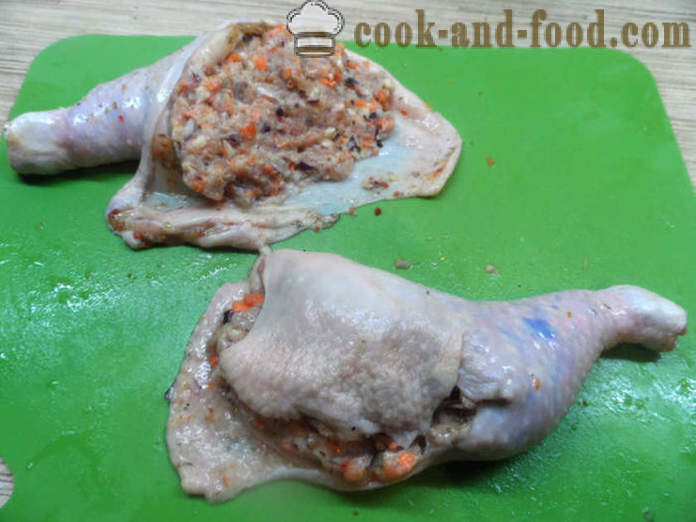 Muslos de pollo rellenas - cómo cocinar las piernas de pollo rellenas, fotos paso a paso de la receta