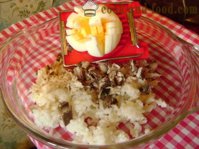 Ensalada simple pescado con arroz y huevo - cómo cocinar ensalada de pescado con arroz, un paso a paso de la receta fotos