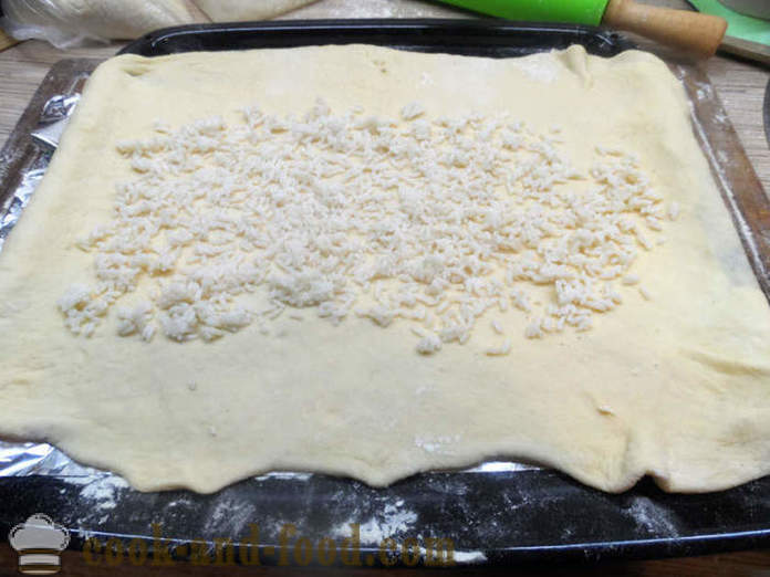 Torta de levadura con el pescado y el arroz y el pescado fresco - cómo cocinar un pastel de pescado en el horno, con un paso a paso las fotos de la receta