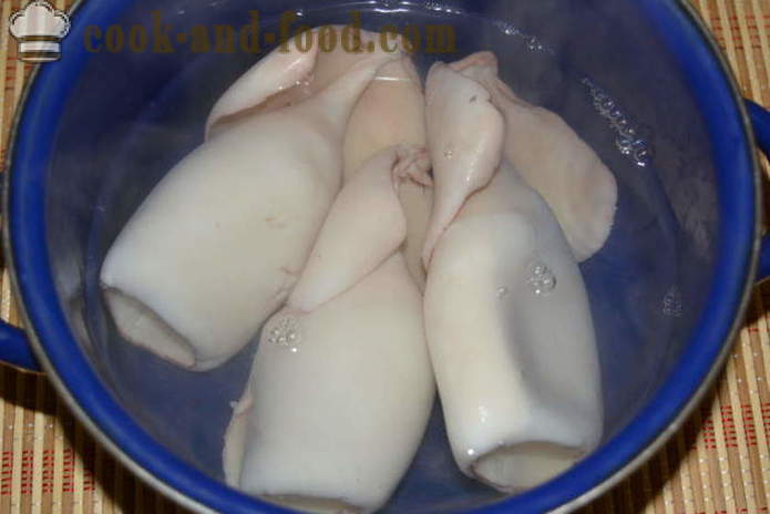 Cómo cocinar ensalada de calamar que eran suaves, con un paso a paso las fotos de la receta