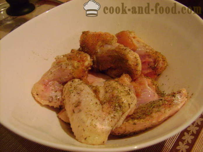 Alas de pollo en una cama de la patata en el horno - cómo hacer las alas y las patatas en el horno, con un paso a paso las fotos de la receta