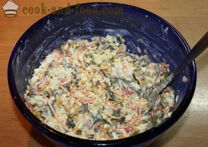 Una simple ensalada de algas, huevo y cangrejo palochkami- cómo preparar una ensalada de algas, un paso a paso de la receta fotos