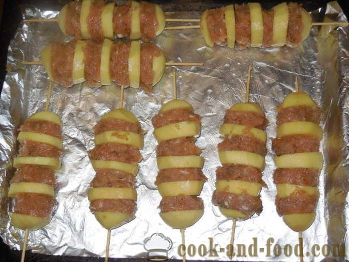 Patatas con la carne picada cocida en el horno en los pinchos - a cocinar las patatas con carne picada en el horno, con un paso a paso las fotos de la receta