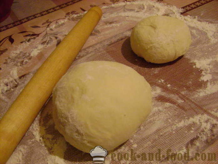 Pastel de levadura al aire libre con las cerezas - Cómo cocinar un pastel con una cereza en el horno, con un paso a paso las fotos de la receta
