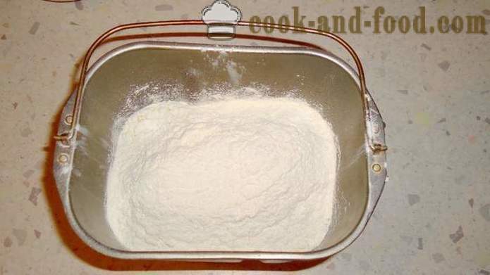 Pan casero simple en la máquina para hacer pan - a hornear pan en la máquina para hacer pan en casa, paso a paso las fotos de la receta
