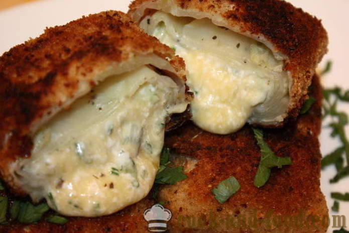 Carne con la col y queso en una sartén - cómo cocinar un filete con repollo, paso a paso las fotos de la receta