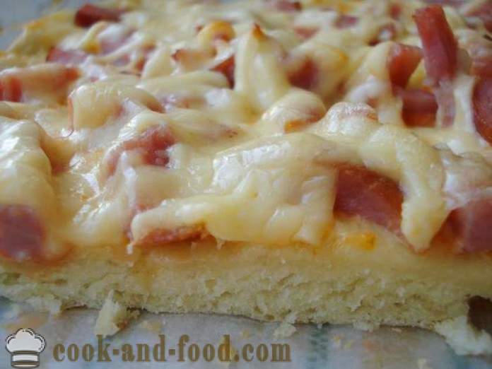 Pizza casera con salchichas y queso en el horno - cómo hacer pizza en casa, paso a paso las fotos de la receta