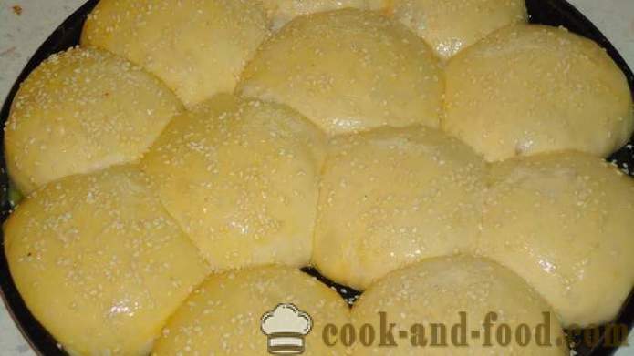 Bollos de levadura con semillas de sésamo en el horno - Cómo hacer un pan con semillas de sésamo en su casa, fotos paso a paso de la receta