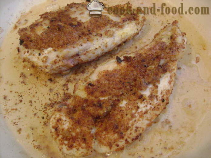Pechuga de pollo con la capa de tortilla en una sartén - cómo cocinar las pechugas de pollo bajo un abrigo de piel para la cena, con un paso a paso las fotos de la receta