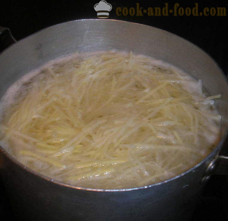 Ensalada con palitos de patata y salchichas - ¿Cómo hacer ensalada de patatas, un paso a paso de la receta fotos