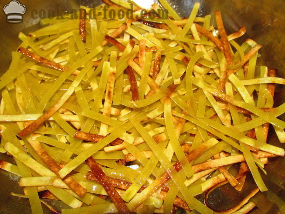 Fideos fritos en la sartén - como deliciosa fritura de los fideos en la olla, un paso a paso de la receta fotos