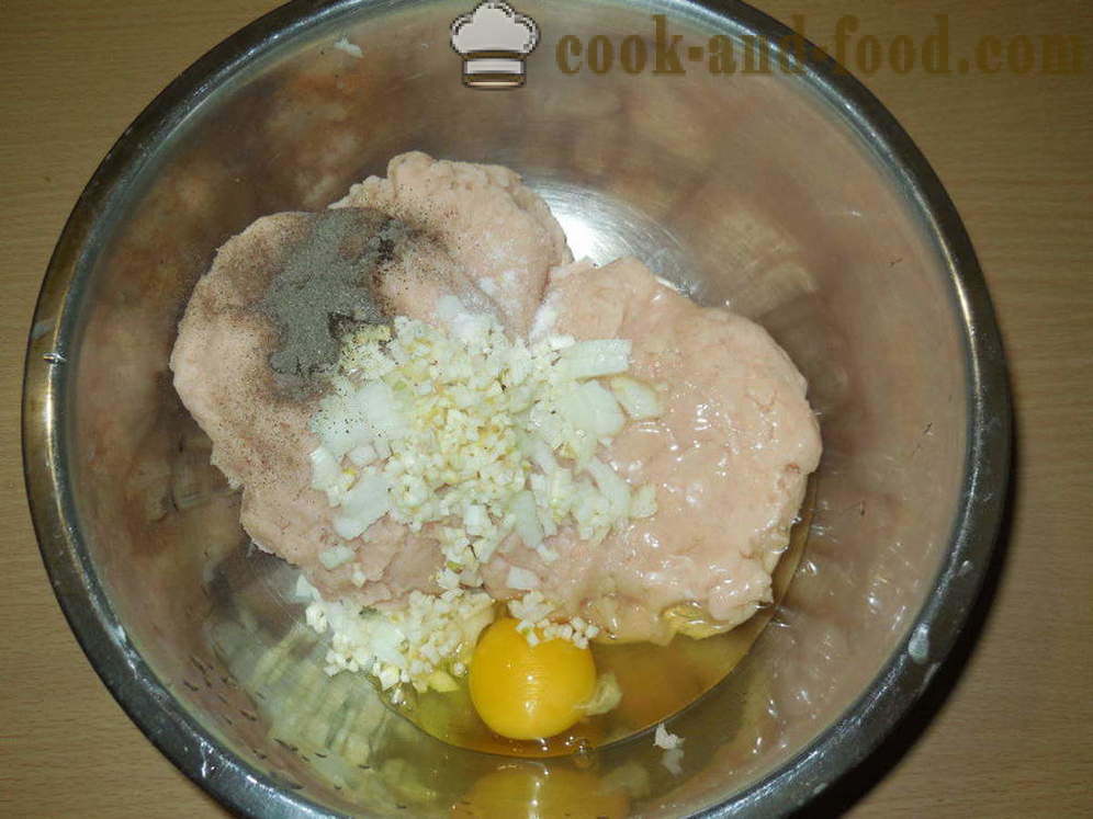 Rollo de carne de vapor con huevos de codorniz - la forma de cocinar el pastel de carne con huevos para una pareja, con un paso a paso las fotos de la receta