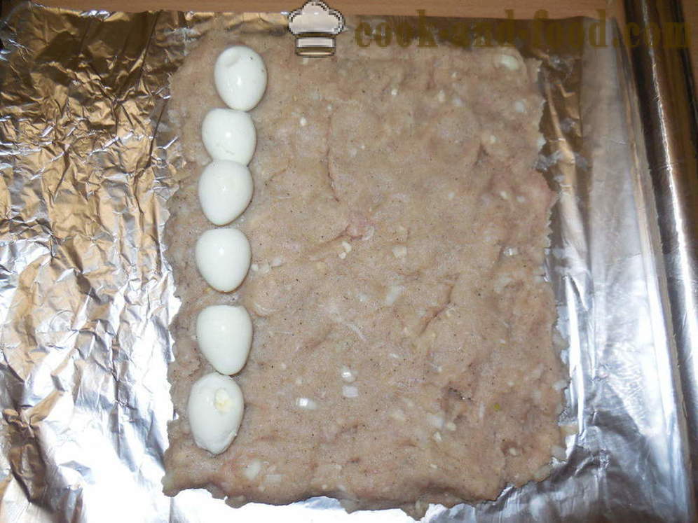 Rollo de carne de vapor con huevos de codorniz - la forma de cocinar el pastel de carne con huevos para una pareja, con un paso a paso las fotos de la receta
