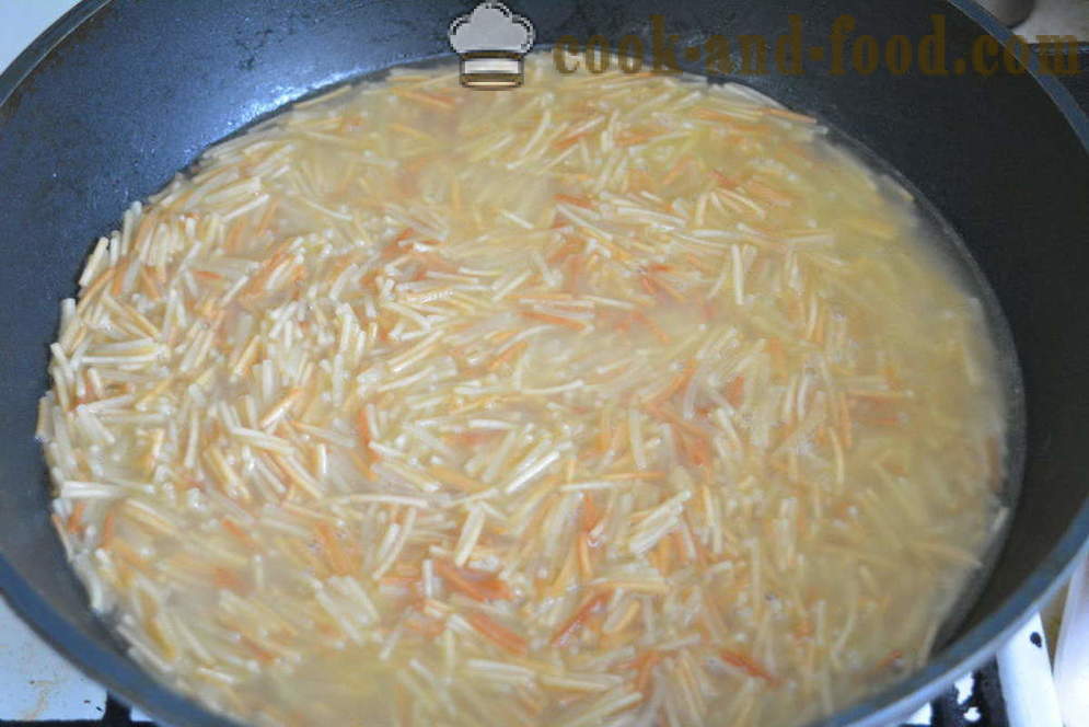 Fideos fritos en una sartén - cómo cocinar los fideos fritos-telaraña sin vaciar el agua, paso a paso las fotos de la receta