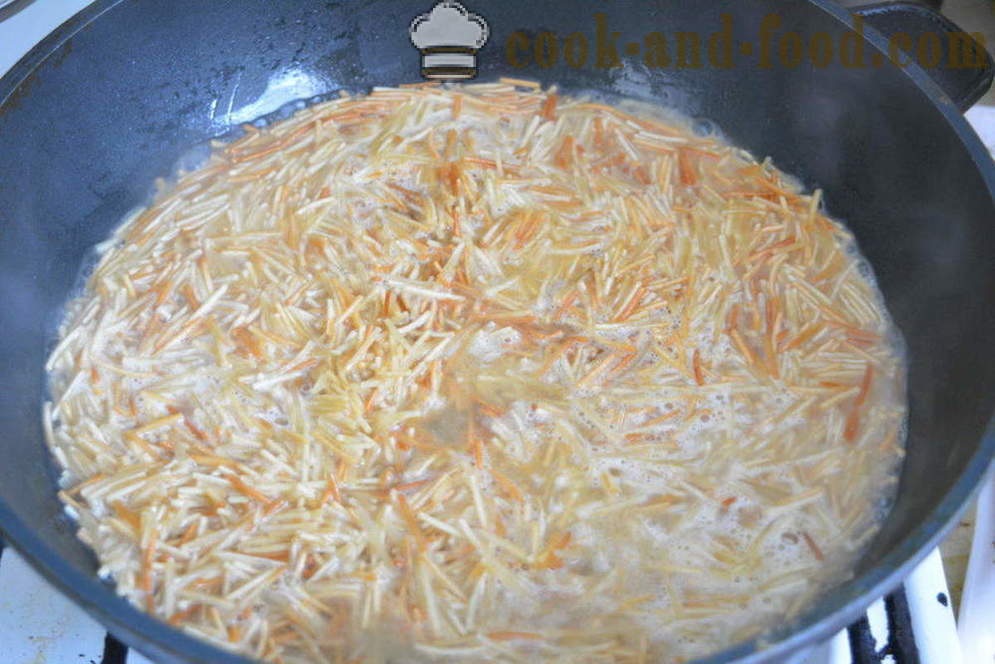 Fideos fritos en una sartén - cómo cocinar los fideos fritos-telaraña sin vaciar el agua, paso a paso las fotos de la receta