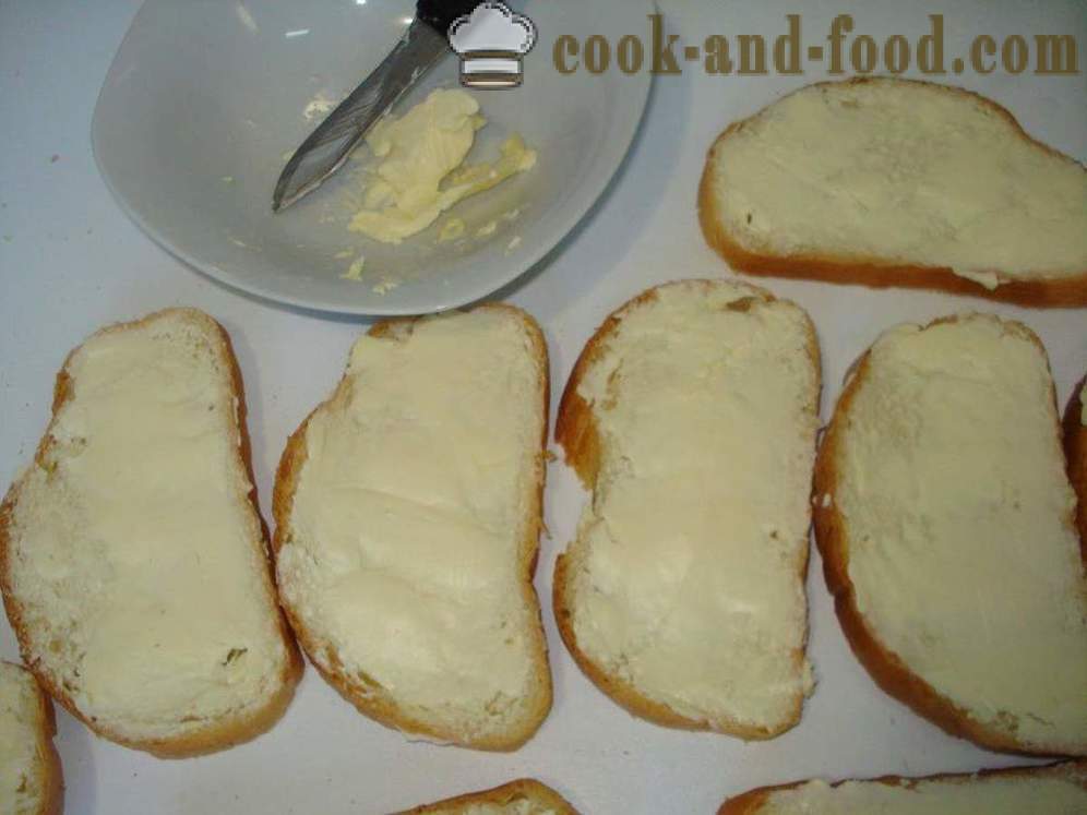 Sándwiches con salchichas, queso y pepino - cómo hacer un sándwich con salchicha y queso, con un paso a paso las fotos de la receta