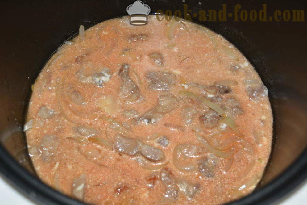 Stroganoff de carne de cerdo con crema agria y la pasta de tomate - cómo cocinar carne stroganoff con salsa de multivarka, paso a paso las fotos de la receta