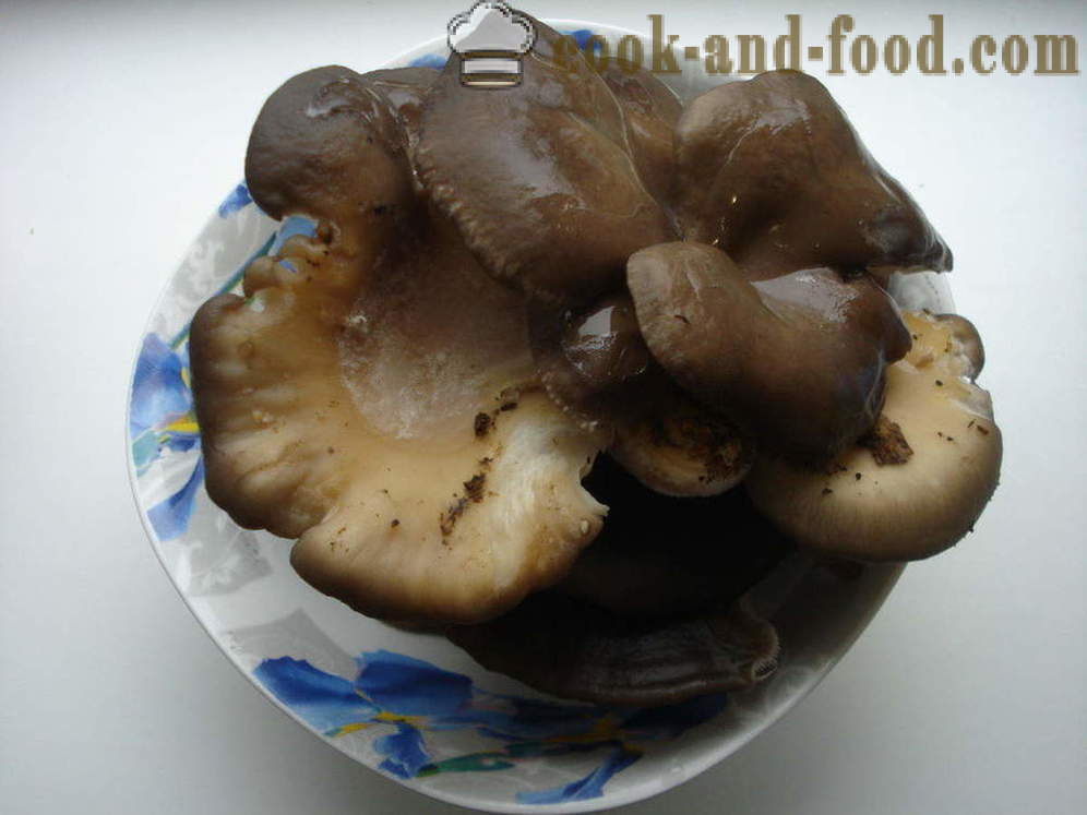 Los hongos ostra frita con cebolla y especias - cómo cocinar las setas