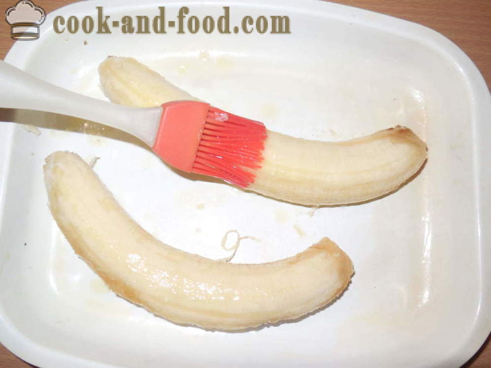 Los plátanos al horno con nueces y azúcar - los plátanos horneados como en el horno de postre, un paso a paso de la receta fotos