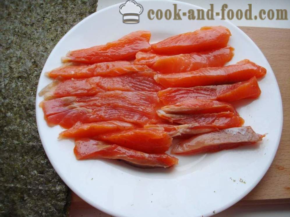 Rollos de sushi con arroz y pescado rojo - cómo cocinar los rollos de sushi en casa, fotos paso a paso de la receta