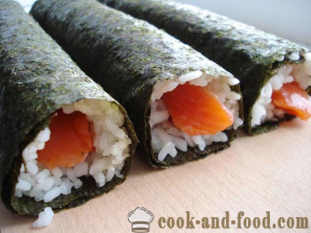 Rollos de sushi con arroz y pescado rojo - cómo cocinar los rollos de sushi en casa, fotos paso a paso de la receta