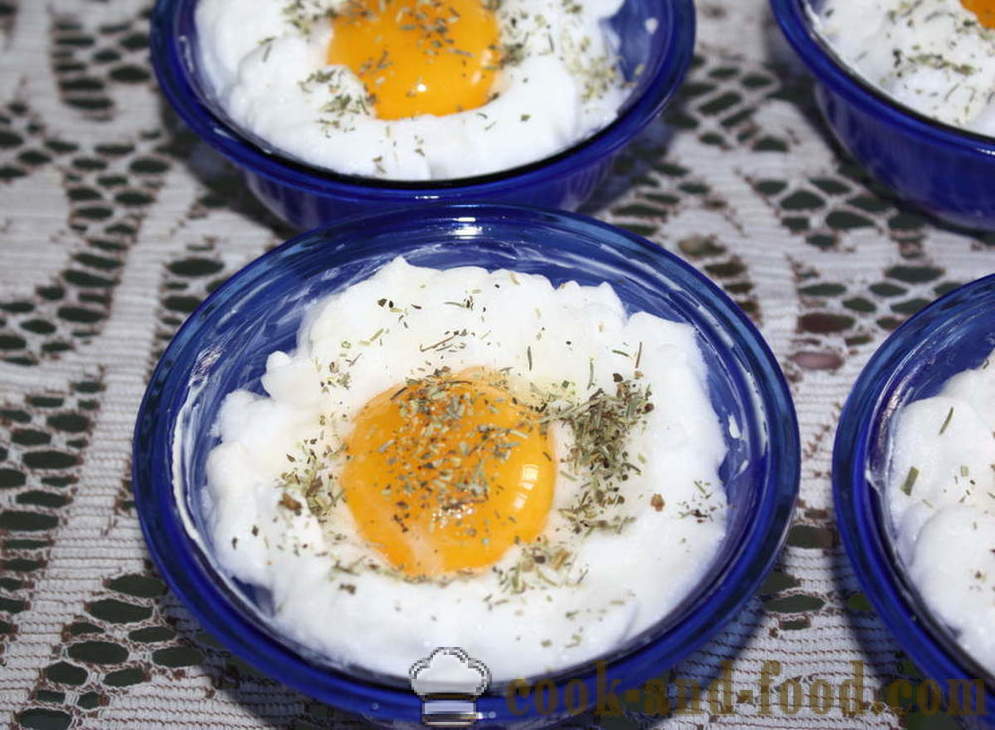 Huevos inusuales con queso en latas - cómo cocinar huevos revueltos en el horno, con un paso a paso las fotos de la receta