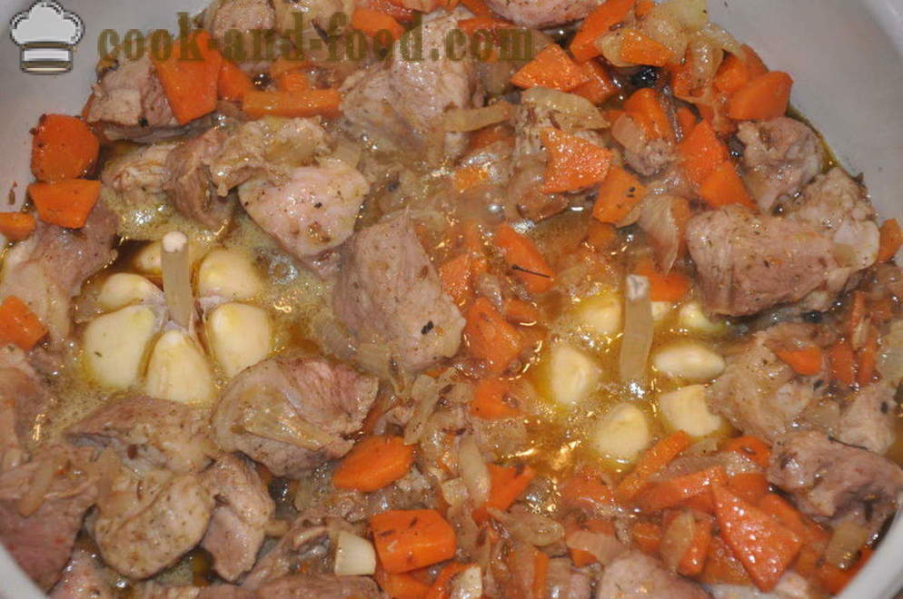 Pilaf deliciosa pilaf con carne de cerdo en una sartén - cómo cocinar pilaf de cerdo desmenuzable en la placa, un paso a paso de la receta fotos