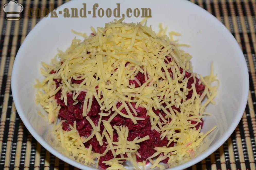 Ensalada de remolacha con ajo y queso - cómo cocinar ensalada de remolacha con ajo y queso receta con una foto