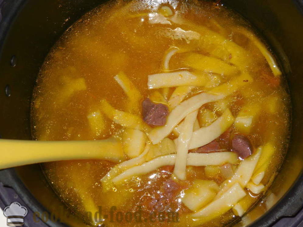 Sopa con fideos caseros y los corazones de pollo - Cómo cocinar sopa de pollo en multivarka, fotos paso a paso de la receta