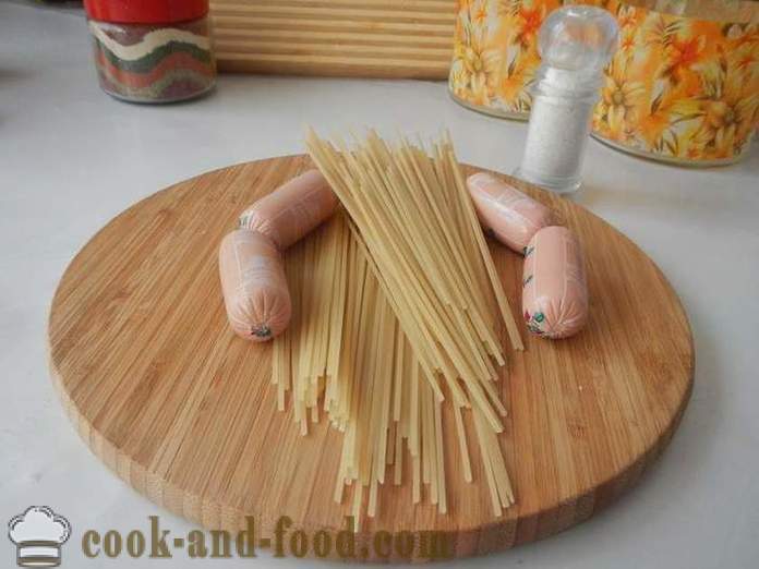 Pulpo de salchichas y espaguetis - cómo cocinar espaguetis con salchichas para los niños, un paso a paso de la receta fotos