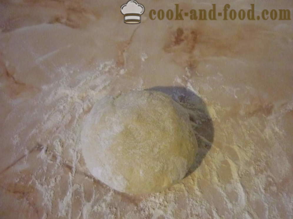 Tortas de levadura se fríen en una sartén - cómo hacer pasteles con rellenos, un paso a paso de la receta fotos