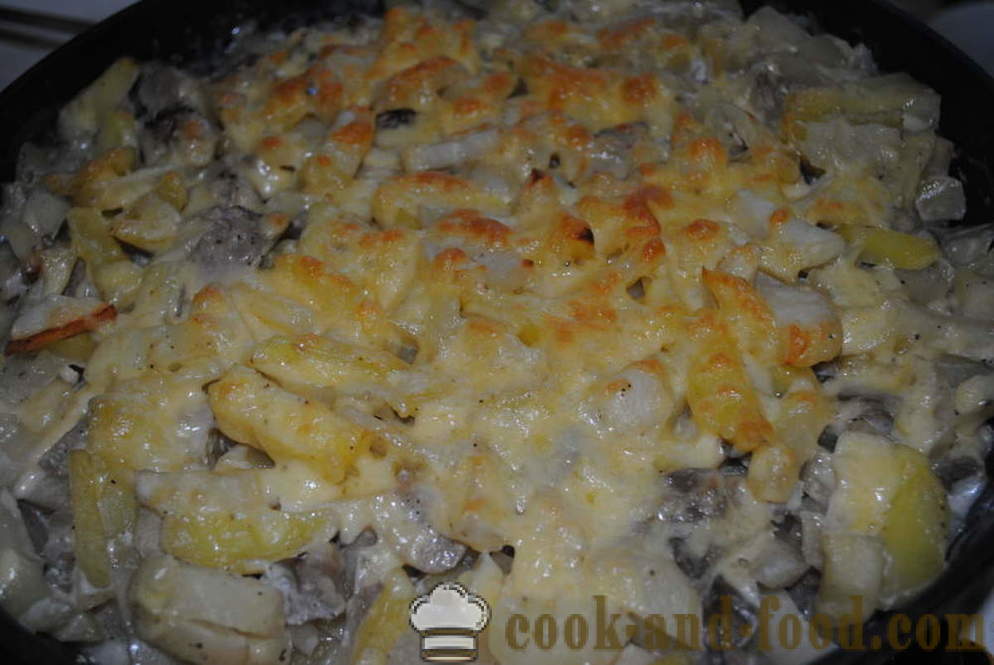 Papa al horno con queso y setas - ambos sabrosas patatas cocidas al horno en el horno, con un paso a paso las fotos de la receta
