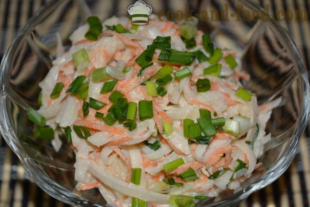 Sabrosa ensalada de alcachofas y zanahorias y cebollas verdes - cómo preparar una ensalada de alcachofas y zanahorias receta con una foto