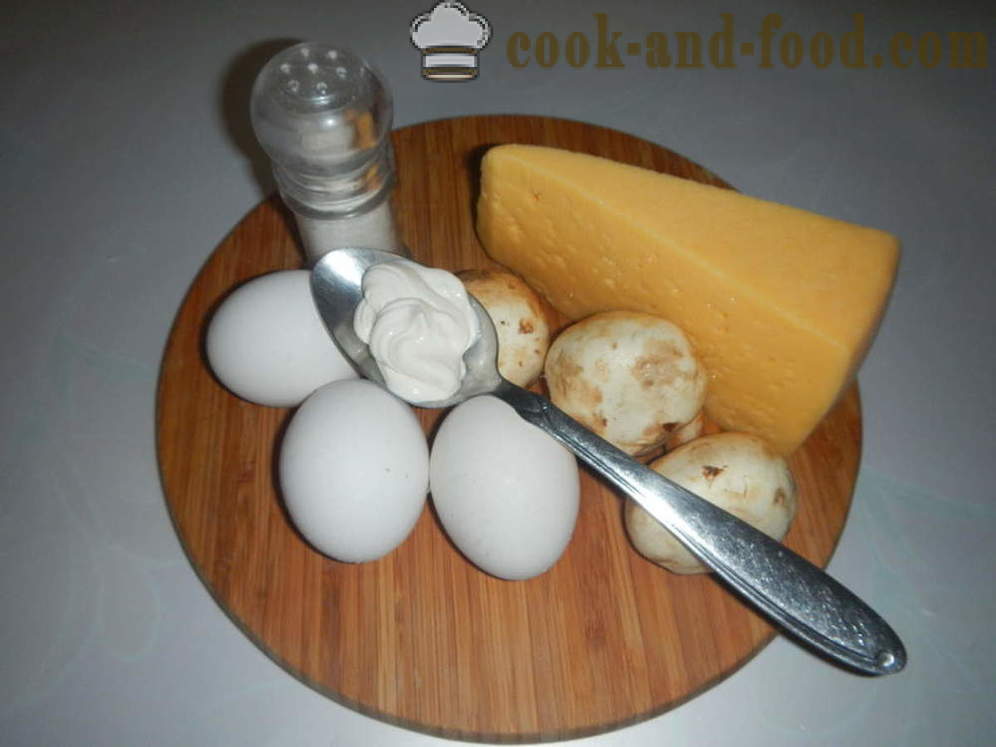 Revuelto de champiñones y queso en una sartén - cómo cocinar huevos revueltos con crema agria, un paso a paso de la receta fotos