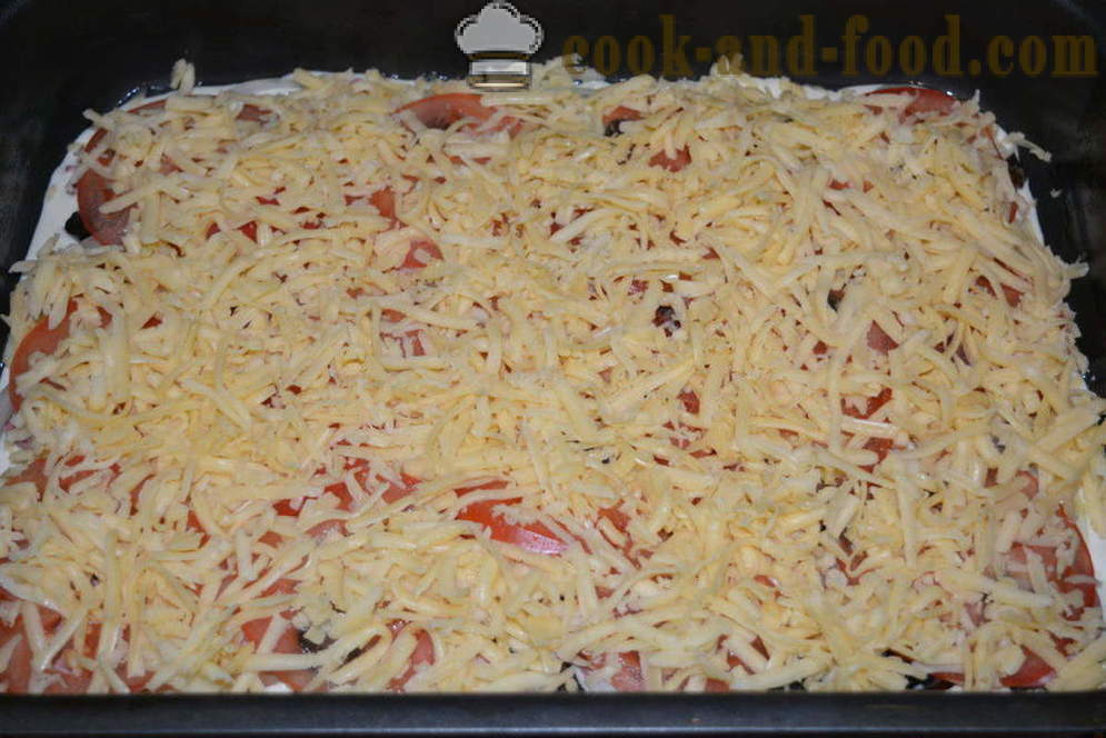 La pizza rápida con crema agria y salsa de mayonesa con salchichas y setas - cómo cocinar una pizza en casa en el horno, con un paso a paso las fotos de la receta